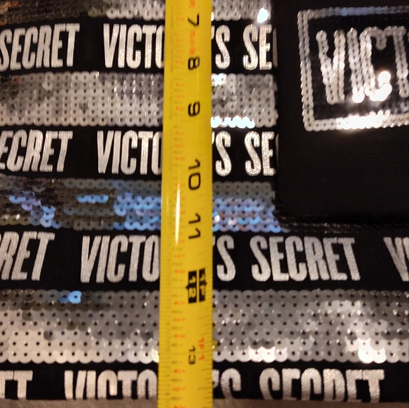 NWT!!! VICTORIA'S SECRET TOTE & WRISTLET SET - Picture 10 of 11